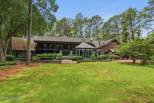 60 Lake Dornoch Drive, Pinehurst, NC 28374