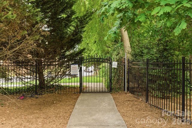 400 Glen Oaks Road, Charlotte, NC 28270
