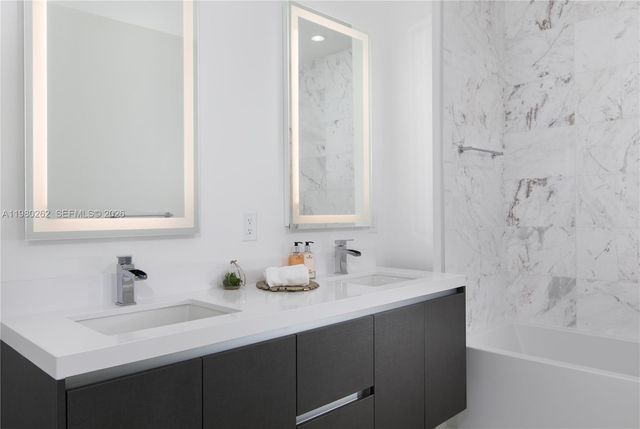 851 NE 1st Ave 3402, Miami, FL 33132