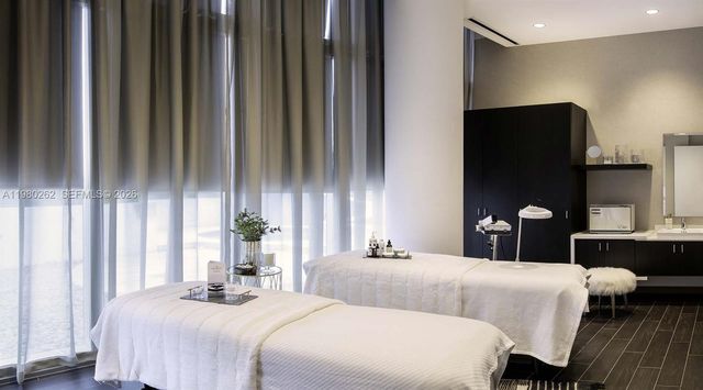 851 NE 1st Ave 3402, Miami, FL 33132