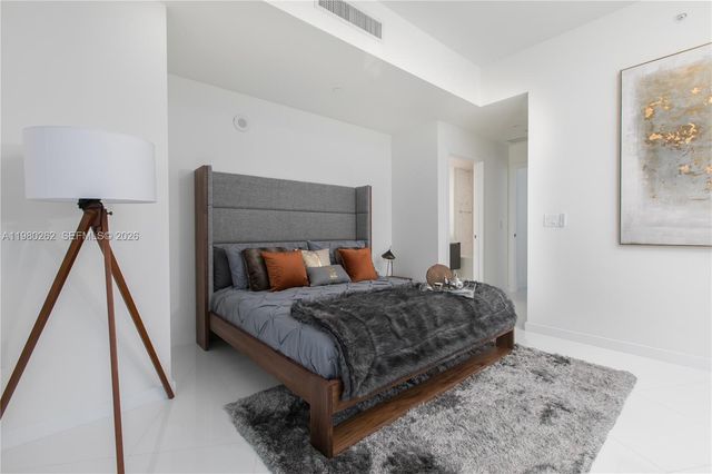 851 NE 1st Ave 3402, Miami, FL 33132