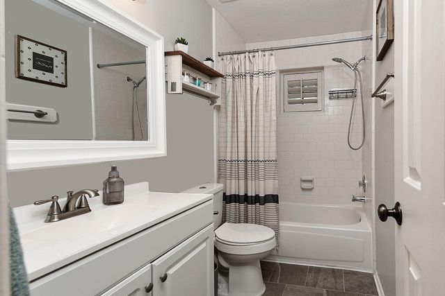 2619 Knollbrook Lane, Spring, TX 77373