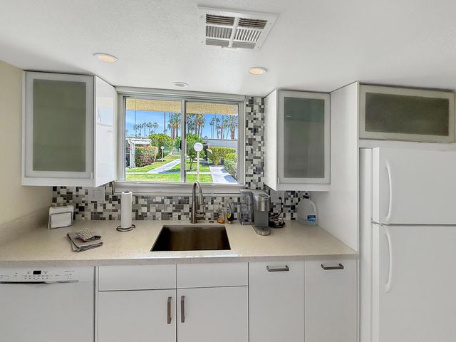 1881 S Araby Drive 16, Palm Springs, CA 92264
