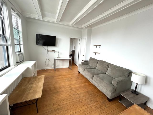 4 Commonwealth Ct 17, Boston, MA 02135