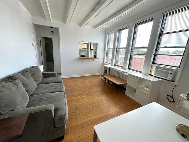 4 Commonwealth Ct 17, Boston, MA 02135