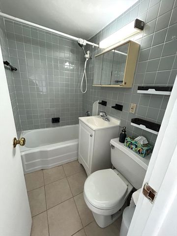 4 Commonwealth Ct 17, Boston, MA 02135