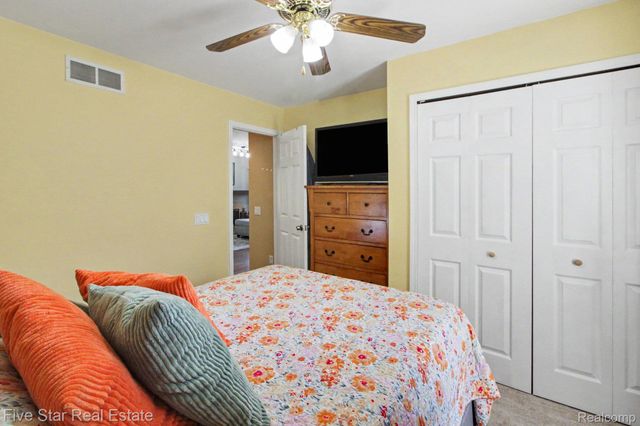 2830 Bayberry Drive, Waterford Charter Township, MI 48329