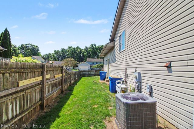 2830 Bayberry Drive, Waterford Charter Township, MI 48329