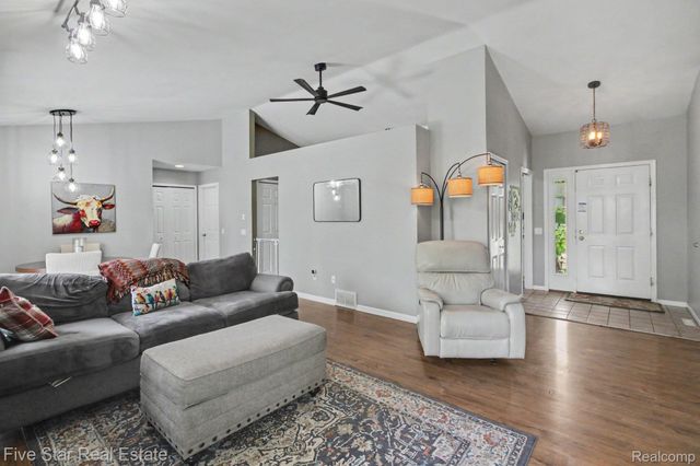 2830 Bayberry Drive, Waterford Charter Township, MI 48329