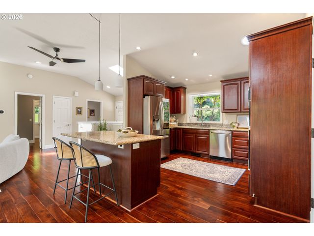 1005 S SHORE Blvd, Lake Oswego, OR 97034