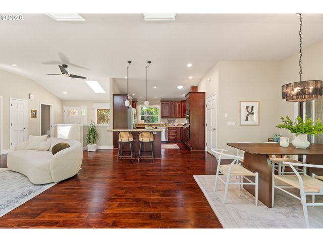 1005 S SHORE Blvd, Lake Oswego, OR 97034