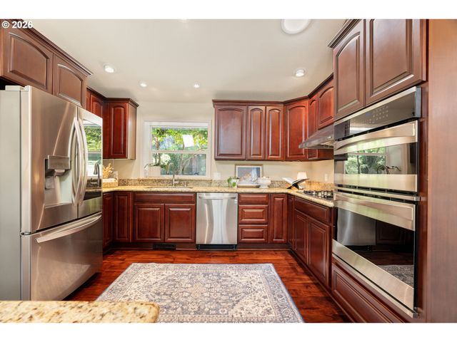 1005 S SHORE Blvd, Lake Oswego, OR 97034