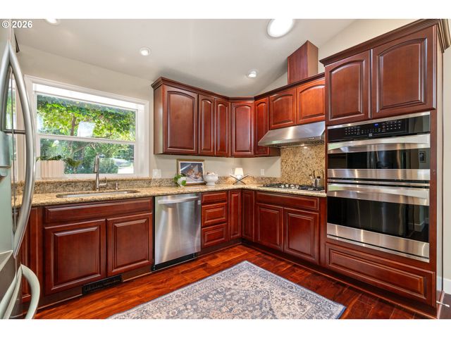 1005 S SHORE Blvd, Lake Oswego, OR 97034