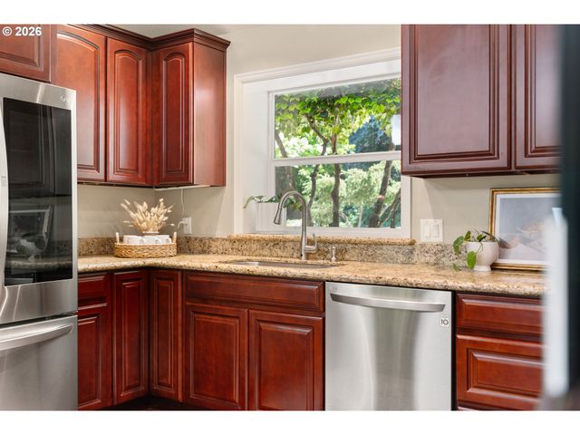 1005 S SHORE Blvd, Lake Oswego, OR 97034