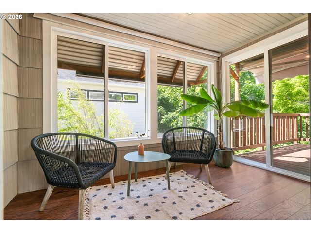 1005 S SHORE Blvd, Lake Oswego, OR 97034