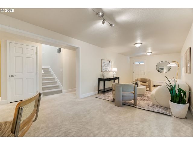 1005 S SHORE Blvd, Lake Oswego, OR 97034