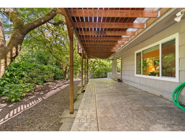 1005 S SHORE Blvd, Lake Oswego, OR 97034
