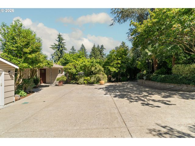 1005 S SHORE Blvd, Lake Oswego, OR 97034