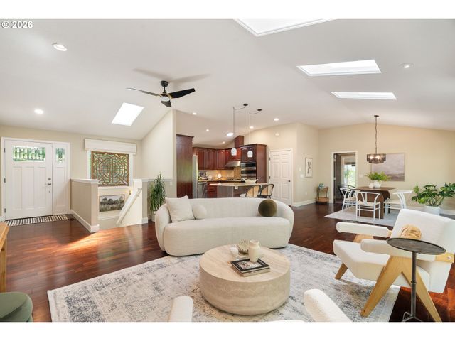 1005 S SHORE Blvd, Lake Oswego, OR 97034