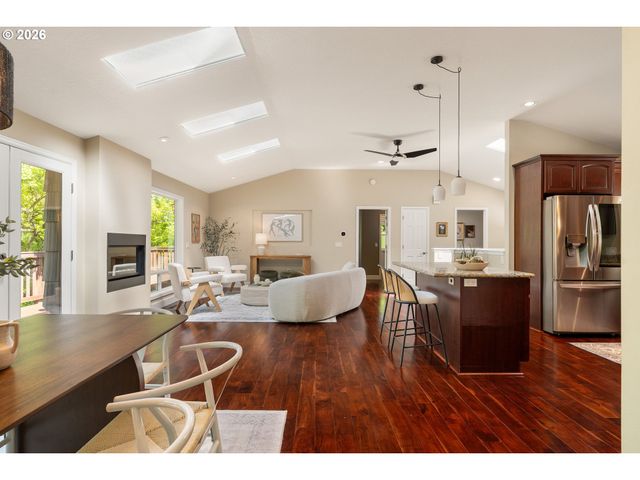 1005 S SHORE Blvd, Lake Oswego, OR 97034