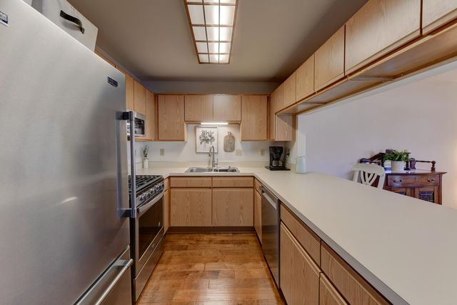 9902 Parkway Drive, Highland, IN 46322