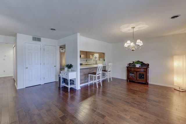 9902 Parkway Drive, Highland, IN 46322