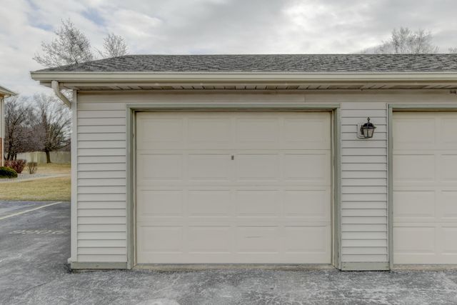 9902 Parkway Drive, Highland, IN 46322