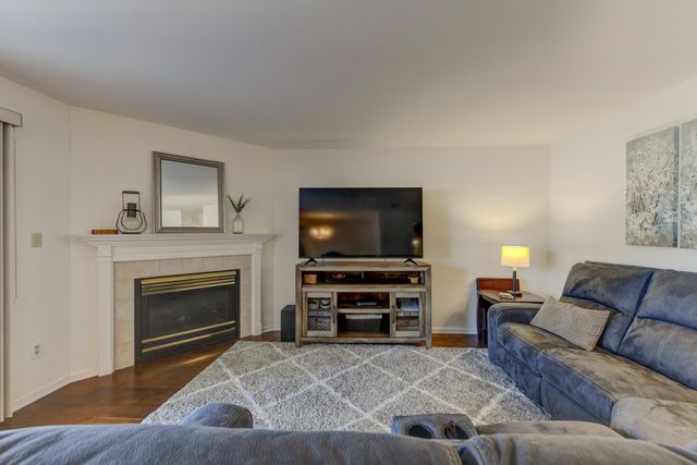 9902 Parkway Drive, Highland, IN 46322