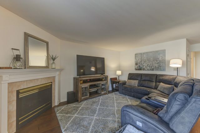 9902 Parkway Drive, Highland, IN 46322