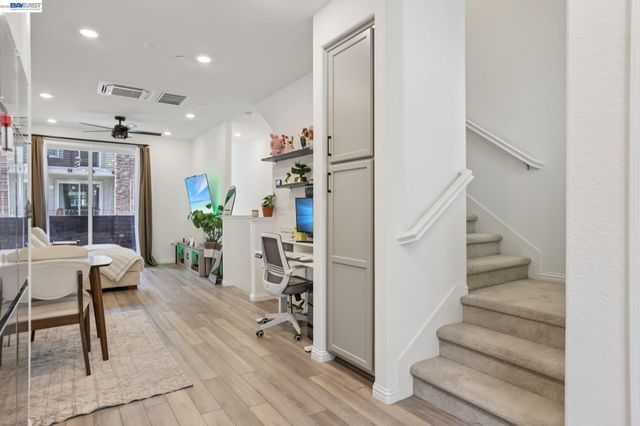 2870 Derbyline Ln, Alameda, CA 94501