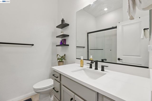 2870 Derbyline Ln, Alameda, CA 94501