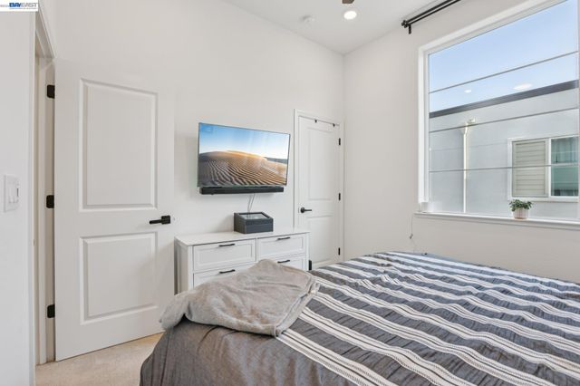 2870 Derbyline Ln, Alameda, CA 94501