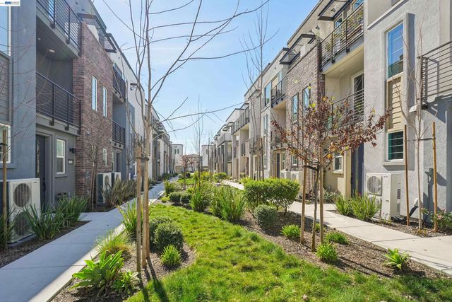 2870 Derbyline Ln, Alameda, CA 94501