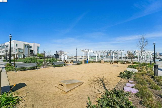 2870 Derbyline Ln, Alameda, CA 94501