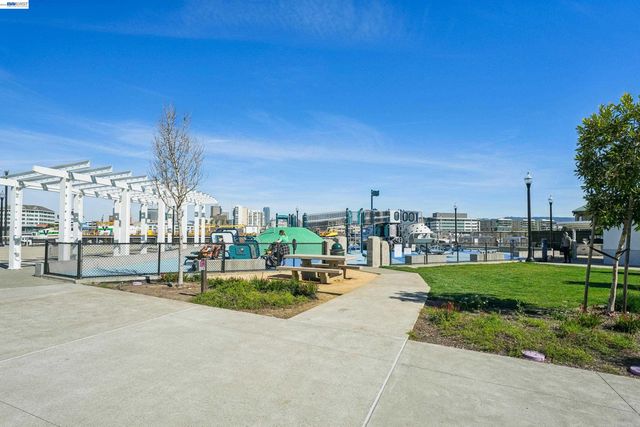 2870 Derbyline Ln, Alameda, CA 94501