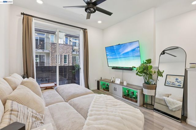 2870 Derbyline Ln, Alameda, CA 94501