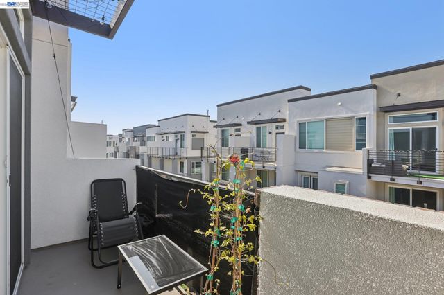 2870 Derbyline Ln, Alameda, CA 94501