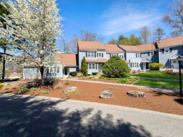 27 Heritage Dr 27, Northbridge, MA 01588