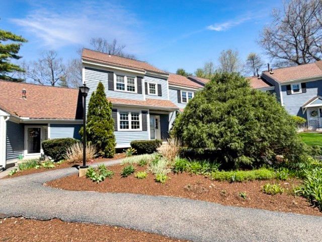 27 Heritage Dr 27, Northbridge, MA 01588
