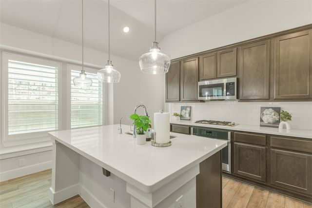 331 Great Hills Drive, Montgomery, TX 77316
