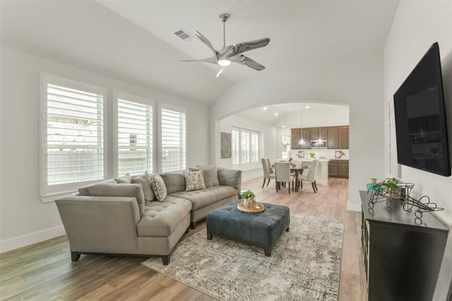 331 Great Hills Drive, Montgomery, TX 77316