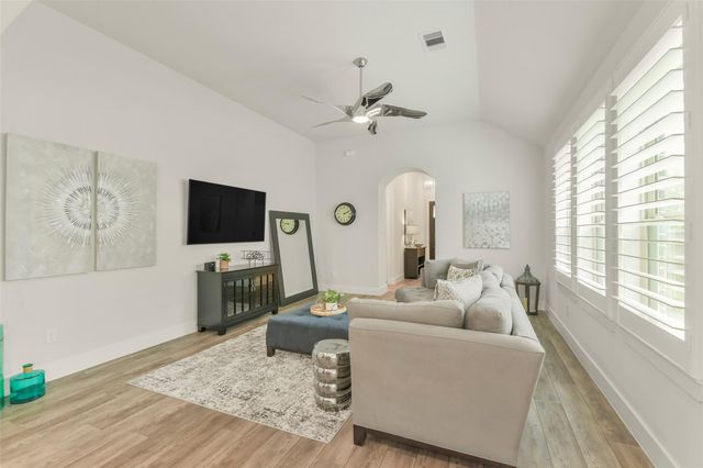 331 Great Hills Drive, Montgomery, TX 77316