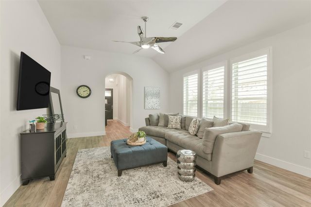 331 Great Hills Drive, Montgomery, TX 77316