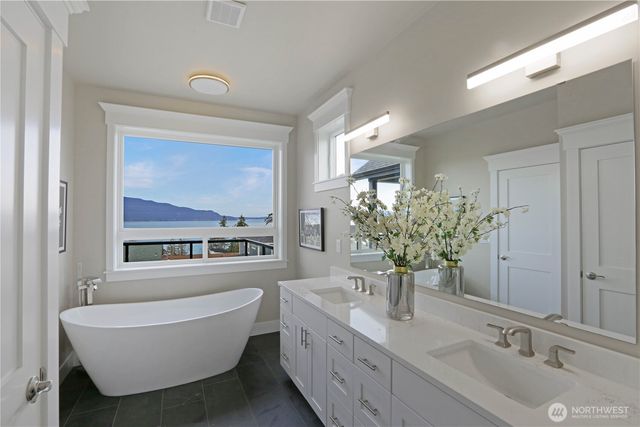 3706 W 3rd Street, Anacortes, WA 98221