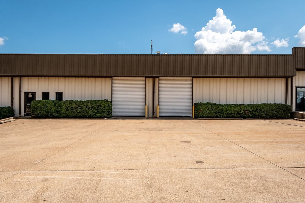 108 Industrial Drive, Waxahachie, TX 75165 — exterior