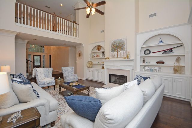 70 N Skyflower Court, The Woodlands, TX 77381