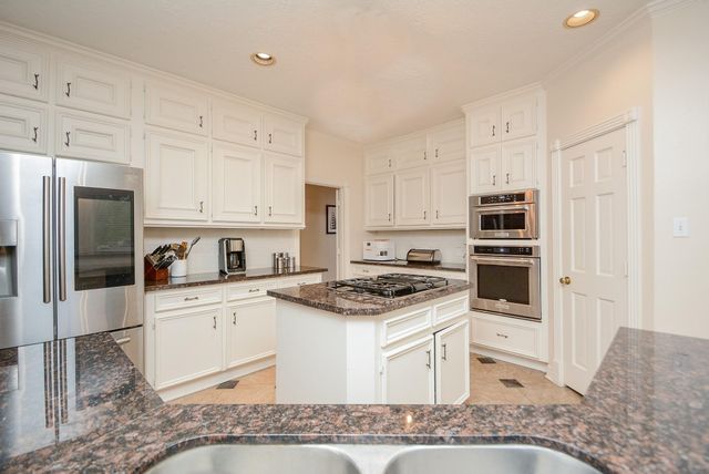 70 N Skyflower Court, The Woodlands, TX 77381