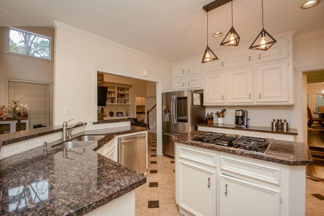 70 N Skyflower Court, The Woodlands, TX 77381