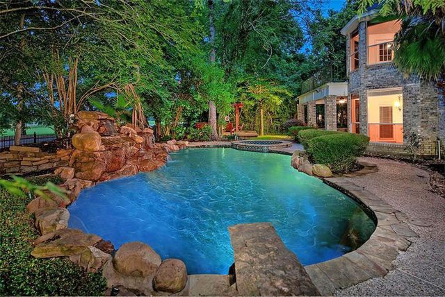 70 N Skyflower Court, The Woodlands, TX 77381