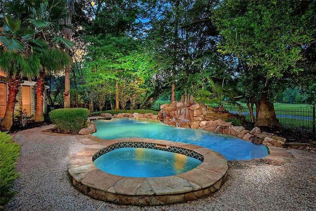 70 N Skyflower Court, The Woodlands, TX 77381